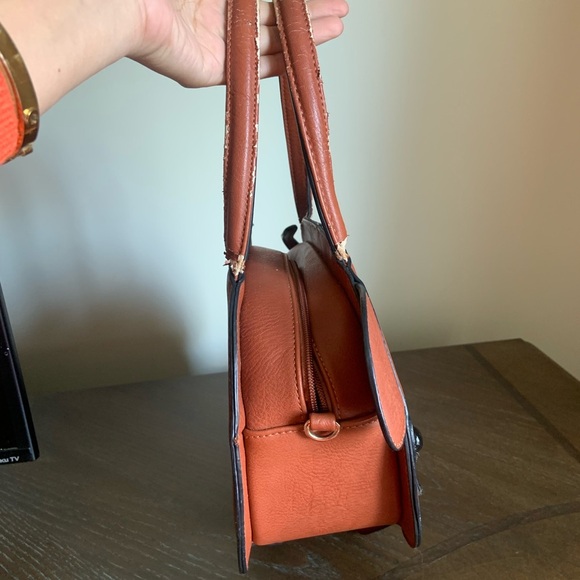 Unique Pig Handbag with Brown & Orange Tones - Picture 2 of 10